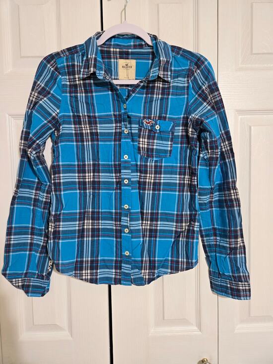 Hollister Tops - Hollister button down long sleeve shirt